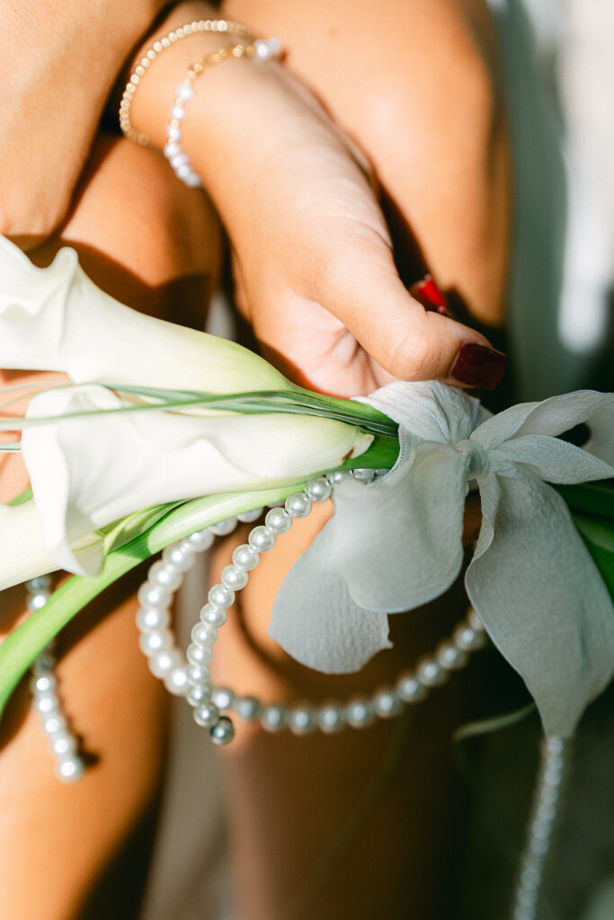 photo éditorial d'un bouquet de fleur tendance - photographe mariage Julie Chef Photography