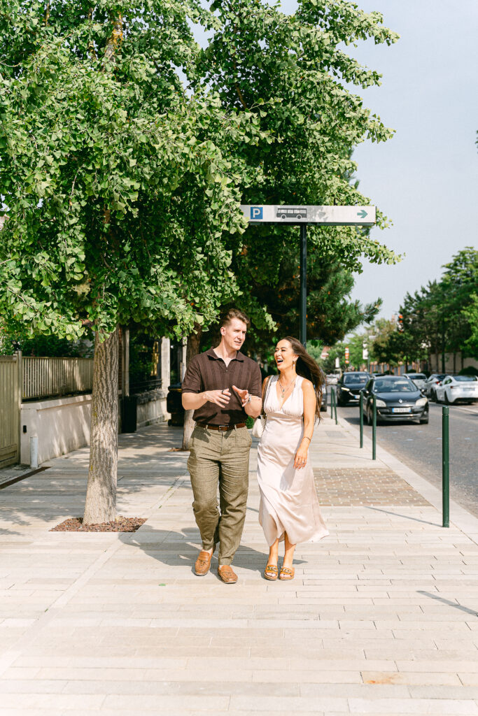 Séance photo couple élégante sur l'avenue de champagne à Epernay- photographe mariage Julie Chef Photography