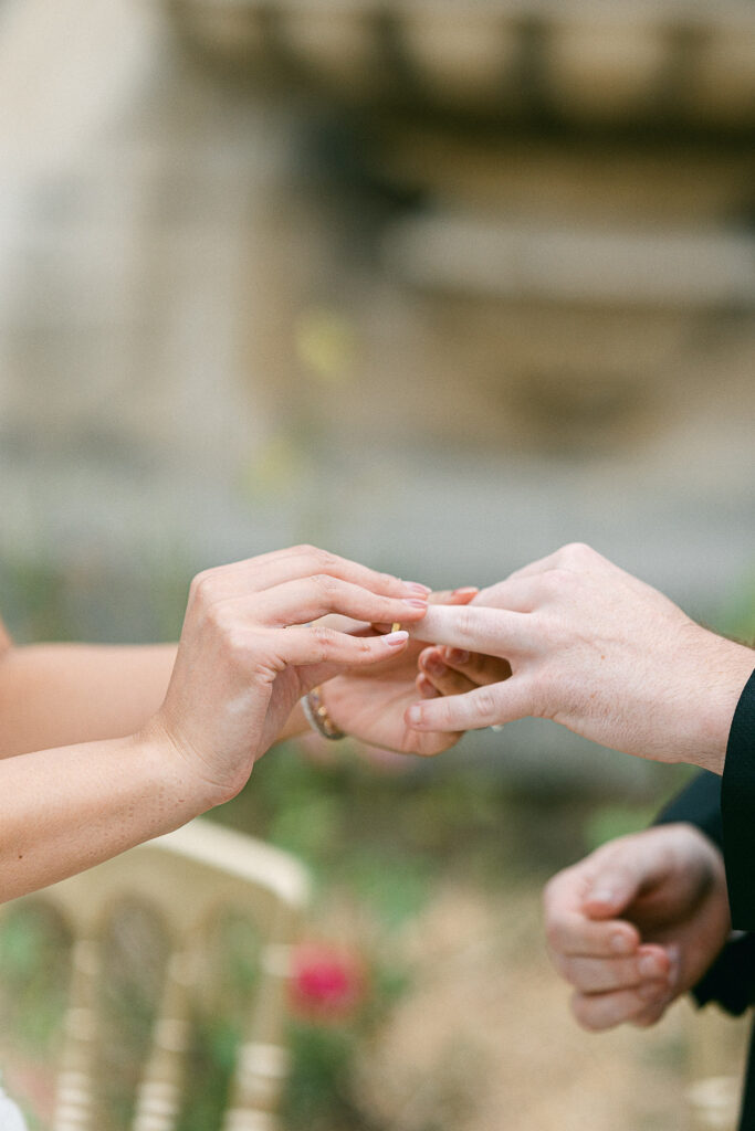 ceremonie-exterieure-palais-benedictine-mariage